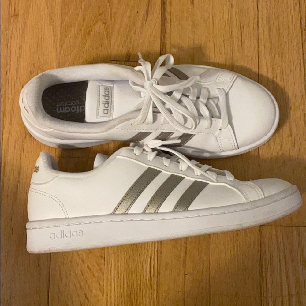 Adidas Grand Court Sneaker in White/Rose Gold